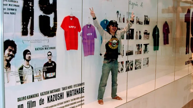 香港公開時のアニエスベー店舗での作品展示 HAPPY?Tシャツと渡辺一志