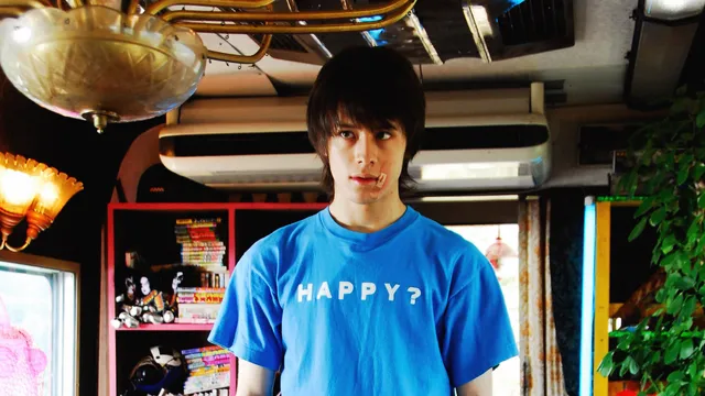 撮影風景　フルタ役 ウエンツ瑛士　『19』から続くHAPPY？Tシャツ